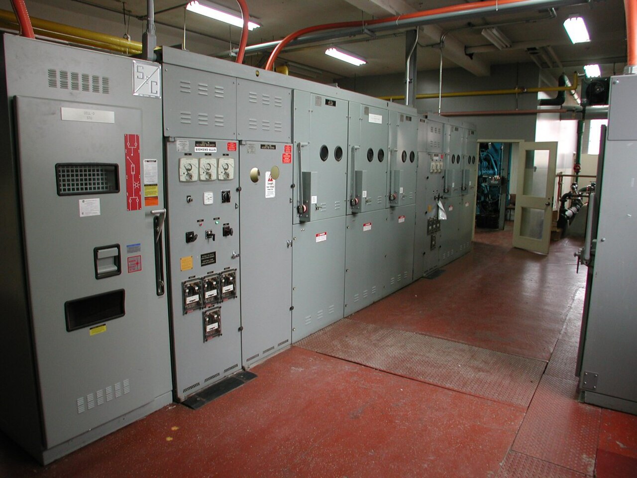 Electrical switchgear panels